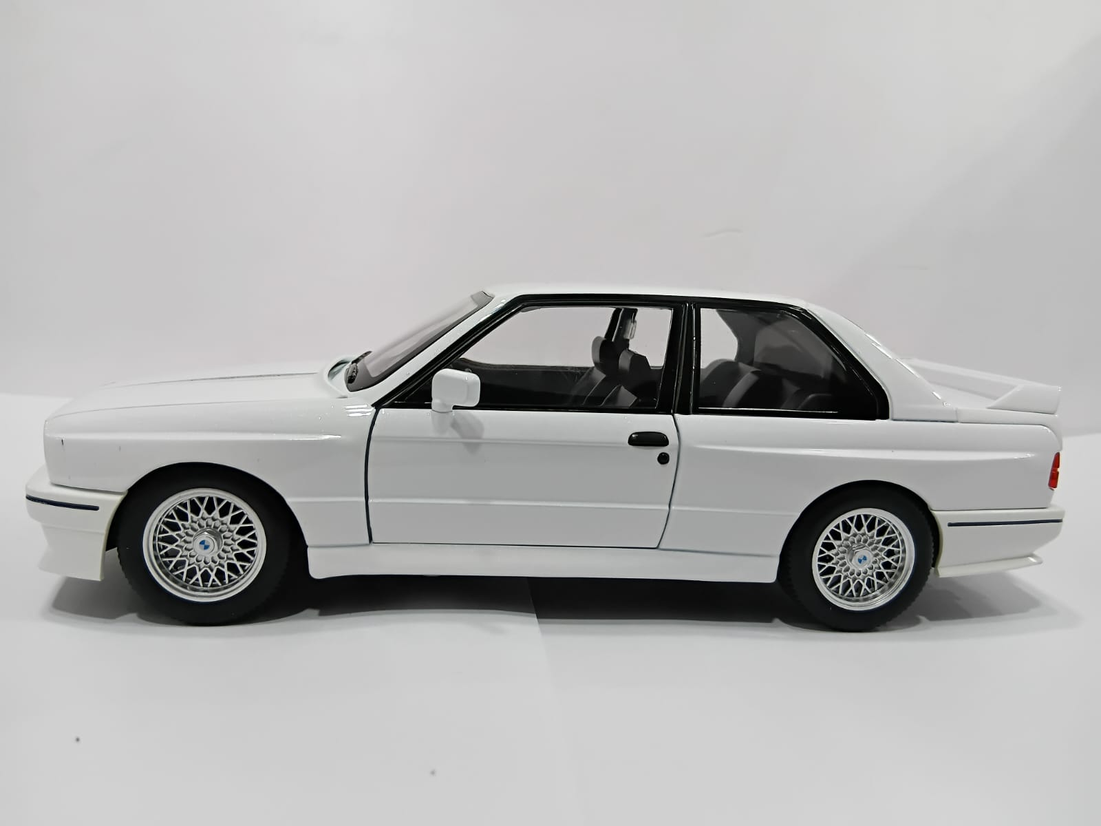 DIE CAST 1:24 1900-440 BMW MINI MODELLING TIDE DESIGN WITH PULL BACK LIGHTING FUNCTION WHITE COLOR