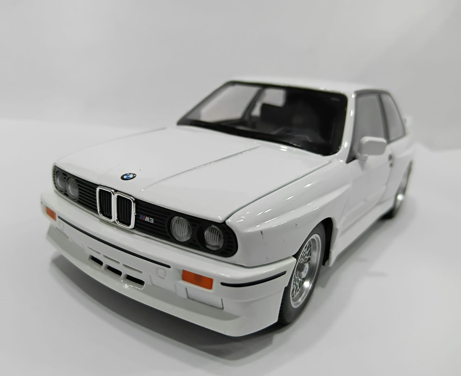 DIE CAST 1:24 1900-440 BMW MINI MODELLING TIDE DESIGN WITH PULL BACK LIGHTING FUNCTION WHITE COLOR