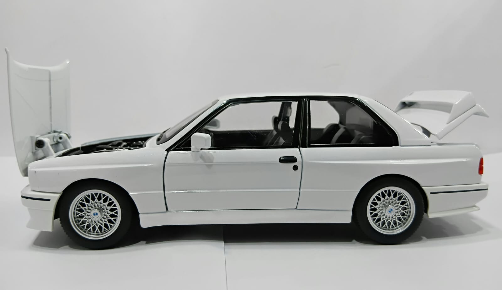 DIE CAST 1:24 1900-440 BMW MINI MODELLING TIDE DESIGN WITH PULL BACK LIGHTING FUNCTION WHITE COLOR