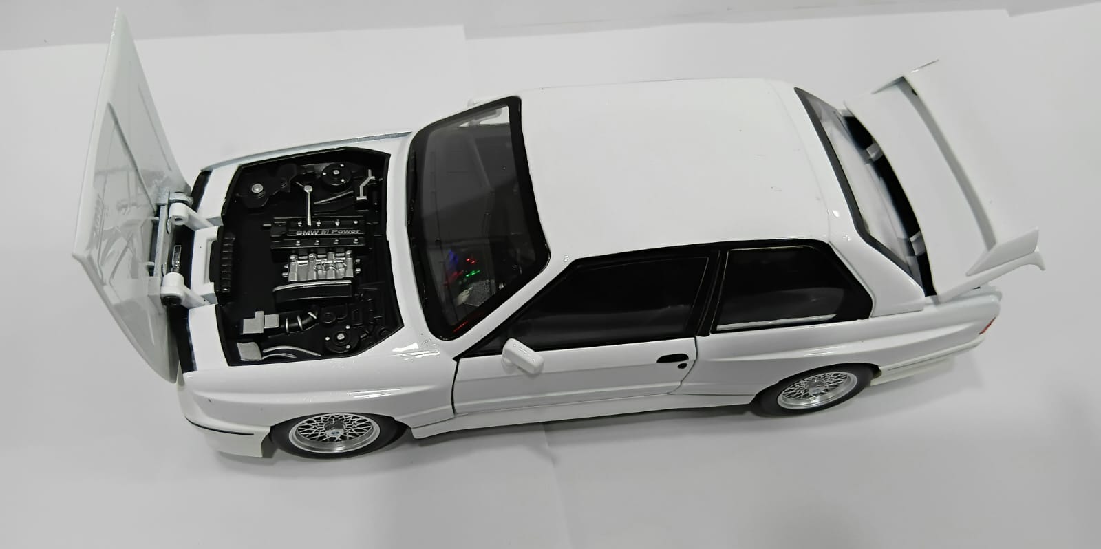 DIE CAST 1:24 1900-440 BMW MINI MODELLING TIDE DESIGN WITH PULL BACK LIGHTING FUNCTION WHITE COLOR