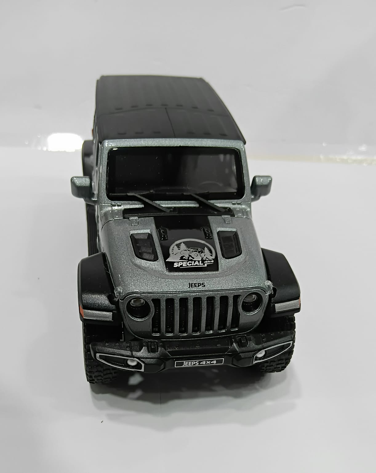 DIE-CAST MODEL 32761 1/32 WRANGLER JEEP WITH PULL BACK LIGHT FUNCTION