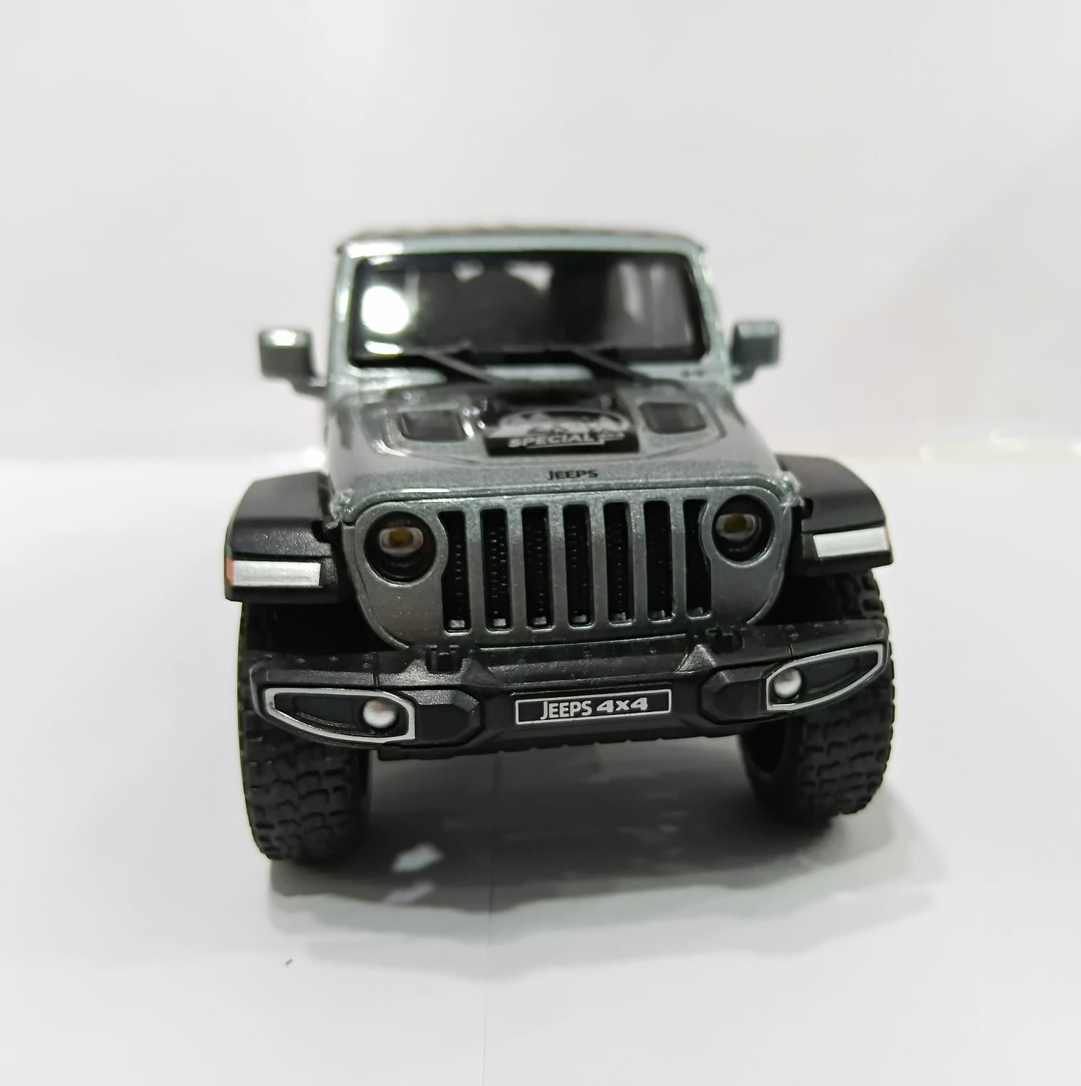 DIE-CAST MODEL 32761 1/32 WRANGLER JEEP WITH PULL BACK LIGHT FUNCTION