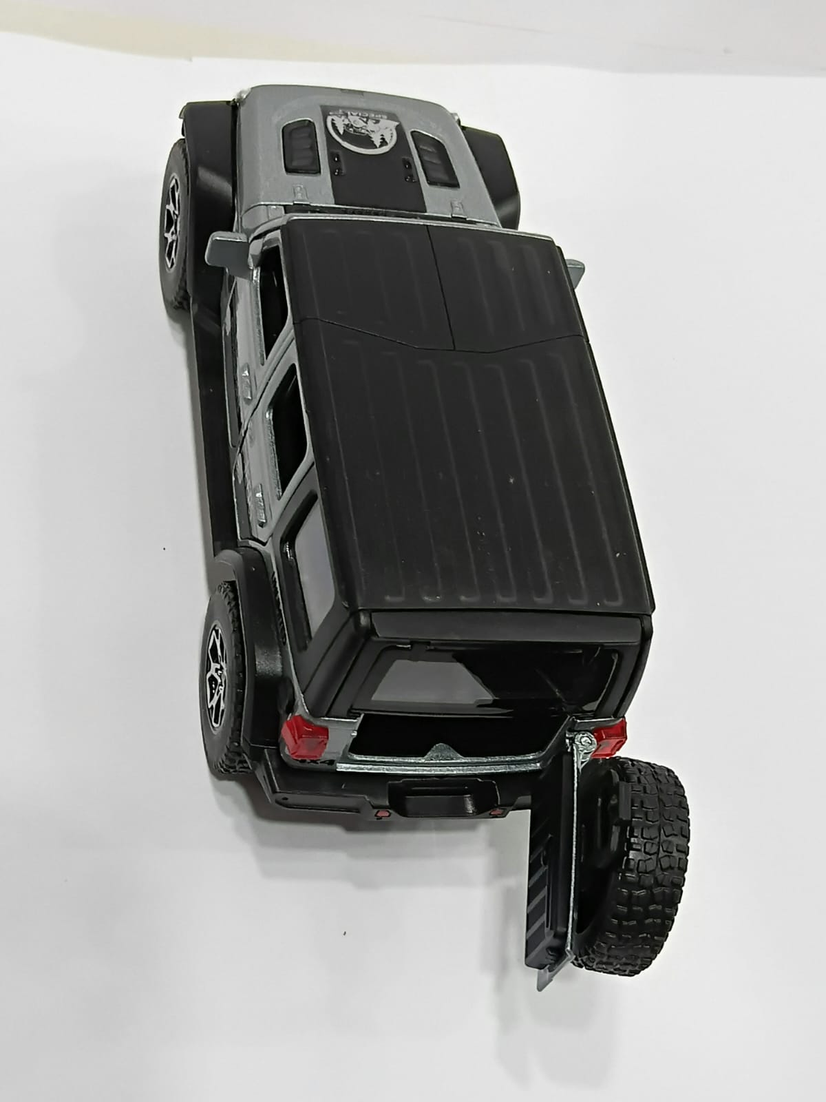 DIE-CAST MODEL 32761 1/32 WRANGLER JEEP WITH PULL BACK LIGHT FUNCTION