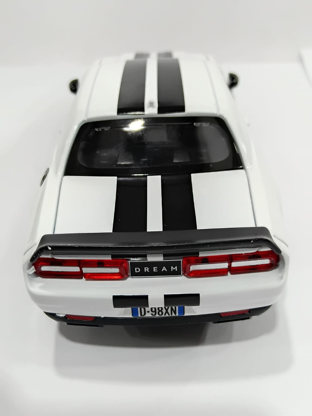 DODGE CHALLENGER SRT 24375 1/22 ALLOY MODEL CAR WHITE COLOR