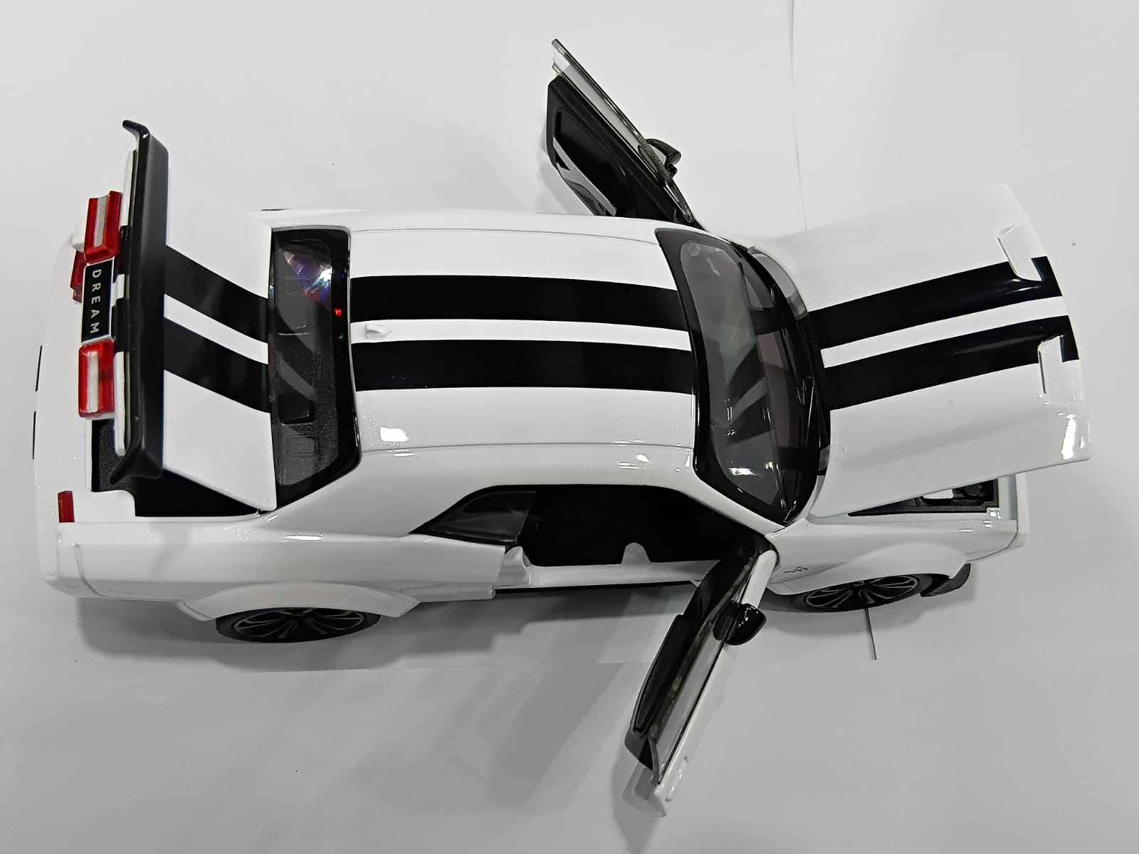 DODGE CHALLENGER SRT 24375 1/22 ALLOY MODEL CAR WHITE COLOR