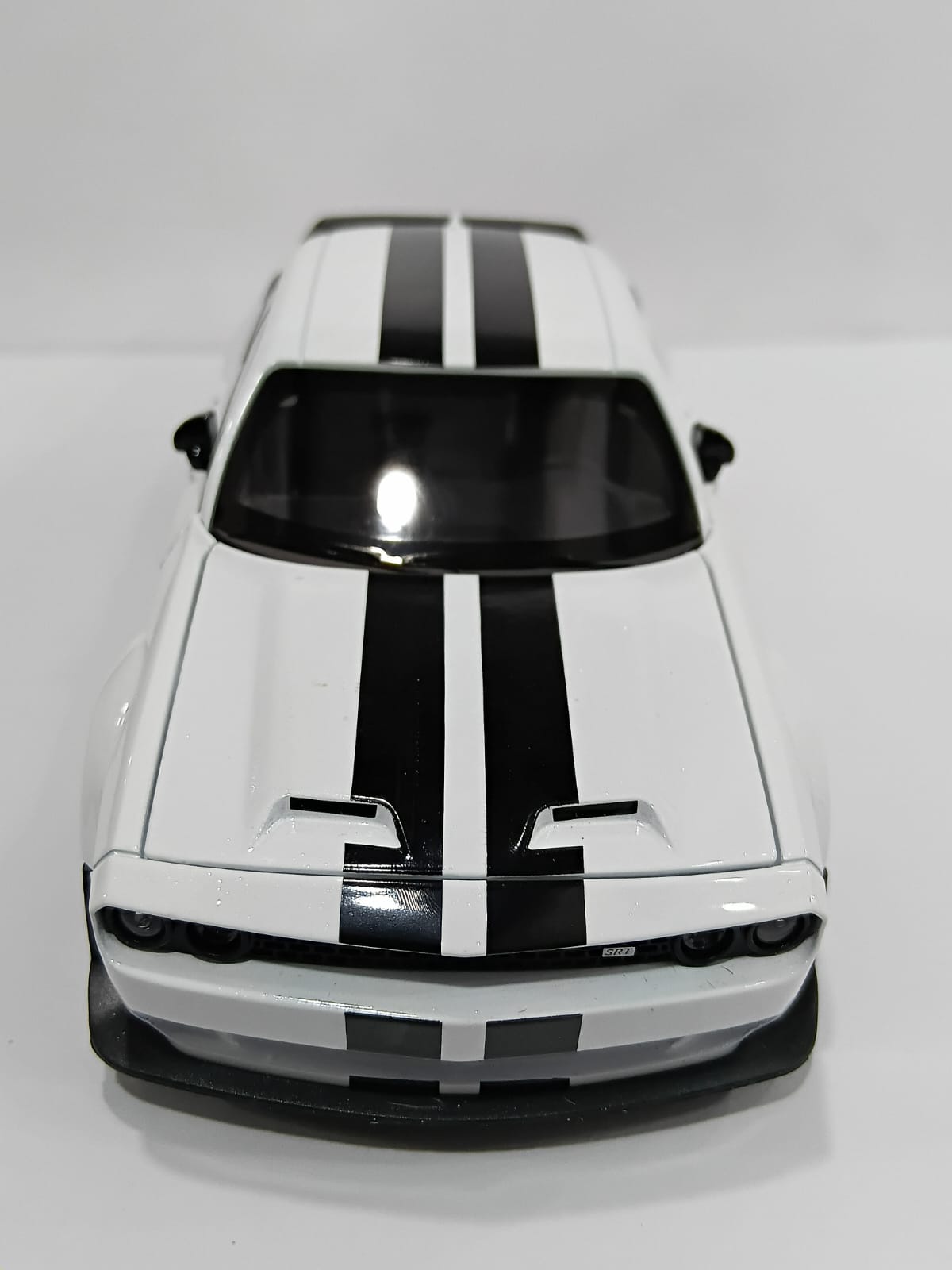 DODGE CHALLENGER SRT 24375 1/22 ALLOY MODEL CAR WHITE COLOR