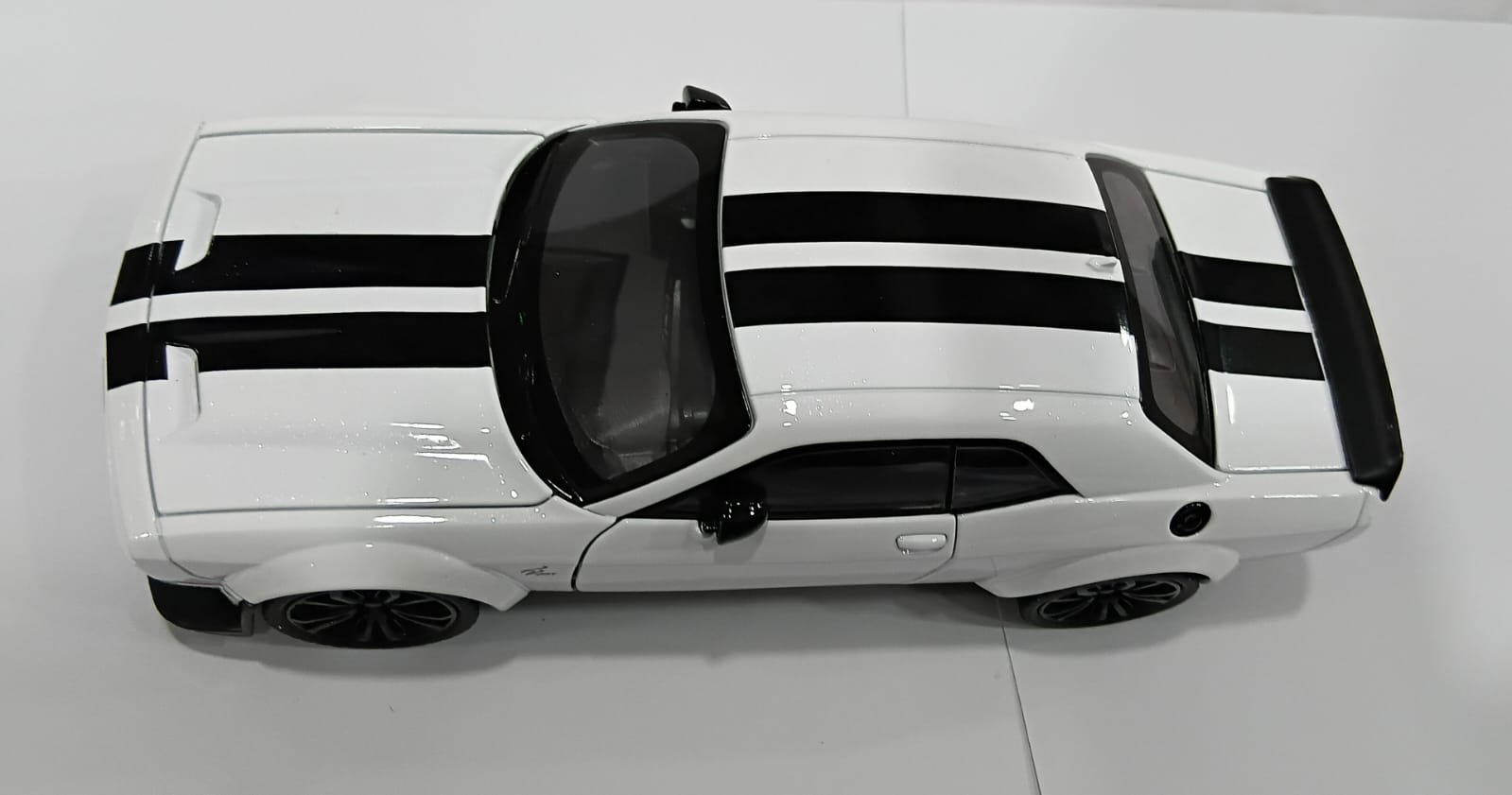 DODGE CHALLENGER SRT 24375 1/22 ALLOY MODEL CAR WHITE COLOR