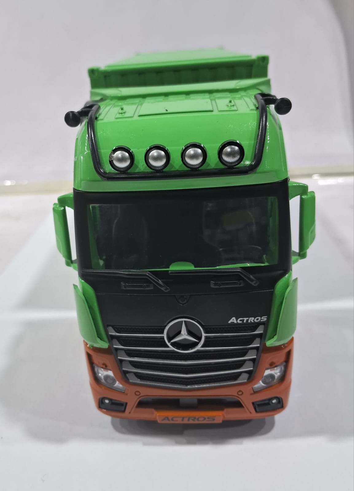 TRUCK 53522-43 1/24 DIE CAST MODEL LIGHT AND SOUND GREEN COLOR
