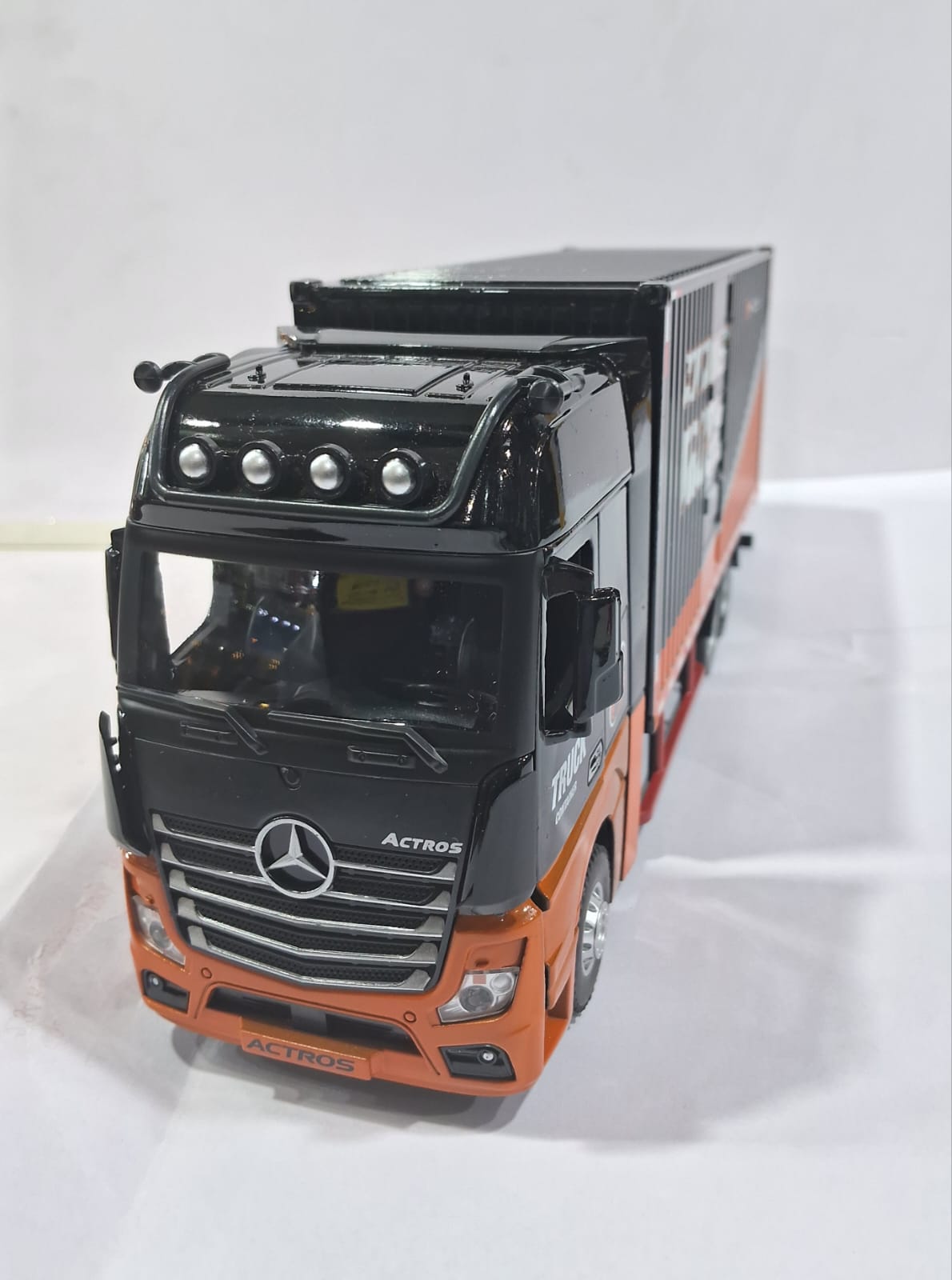 TRUCK 53522-43 1/24 DIE CAST MODEL LIGHT AND SOUND BLACK COLOR