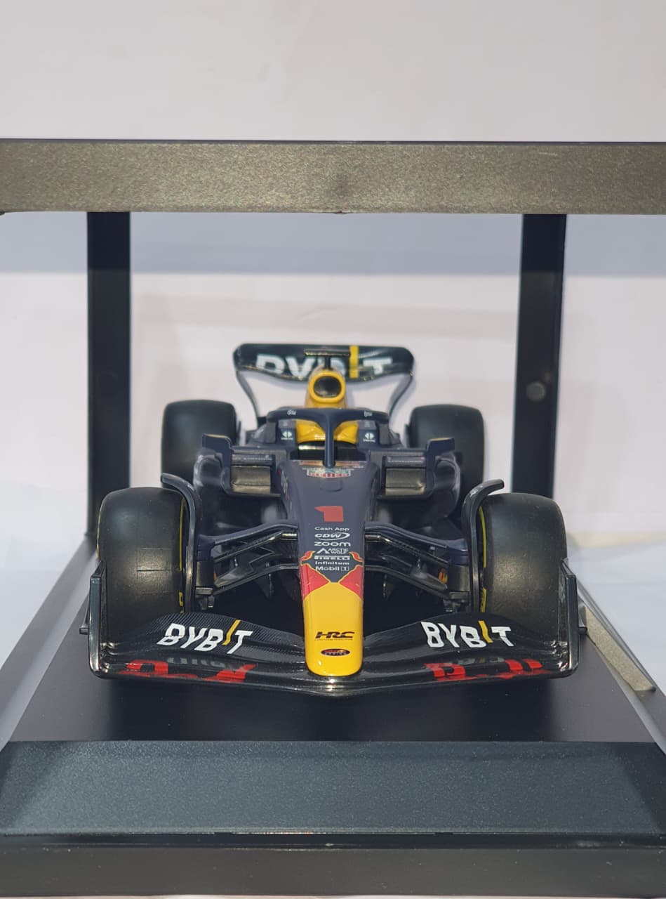 ORACLE RED BULL RACING F1801 RB19-VERSTAPPEN 1:18 DIE CAST MODEL