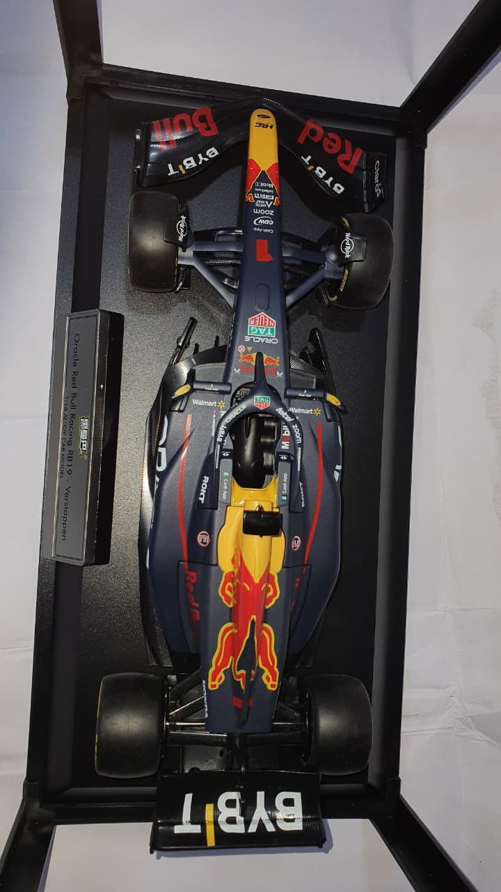 ORACLE RED BULL RACING F1801 RB19-VERSTAPPEN 1:18 DIE CAST MODEL