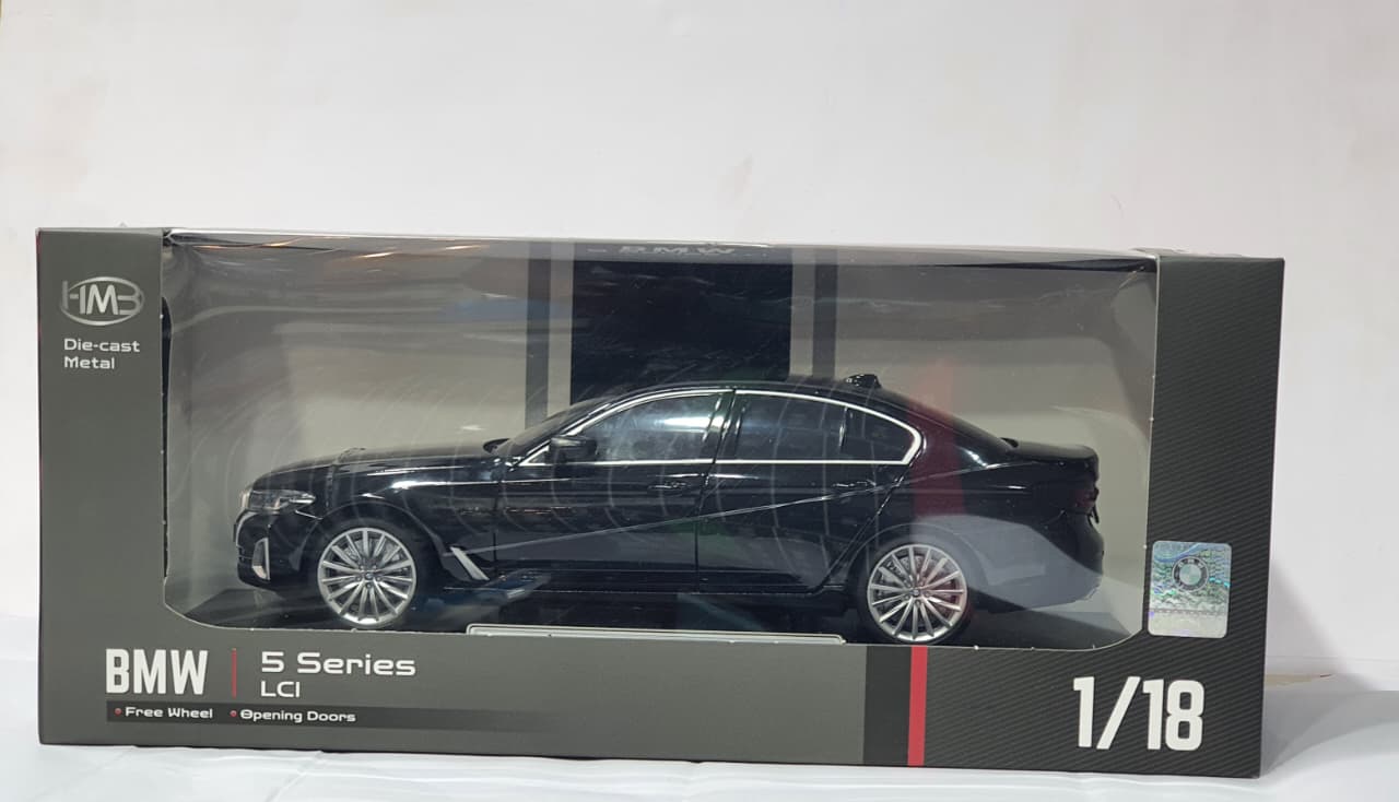 BMW H1282 5 SERIES LCI 1:18 OPENING DOORS DIE CAST MODEL BLACK