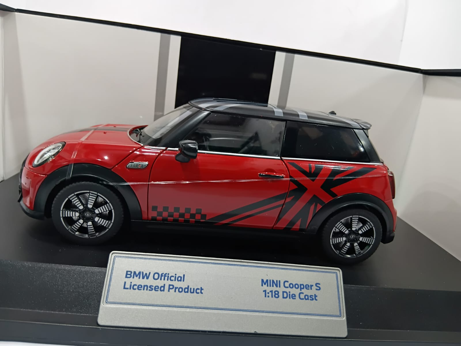 MINI COOPER S H1272 3-DOOR 1:18 OPENING DOORS DIE-CAST MODEL RED