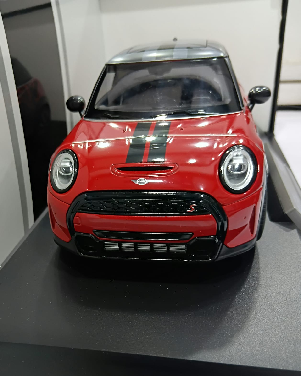MINI COOPER S H1272 3-DOOR 1:18 OPENING DOORS DIE-CAST MODEL RED