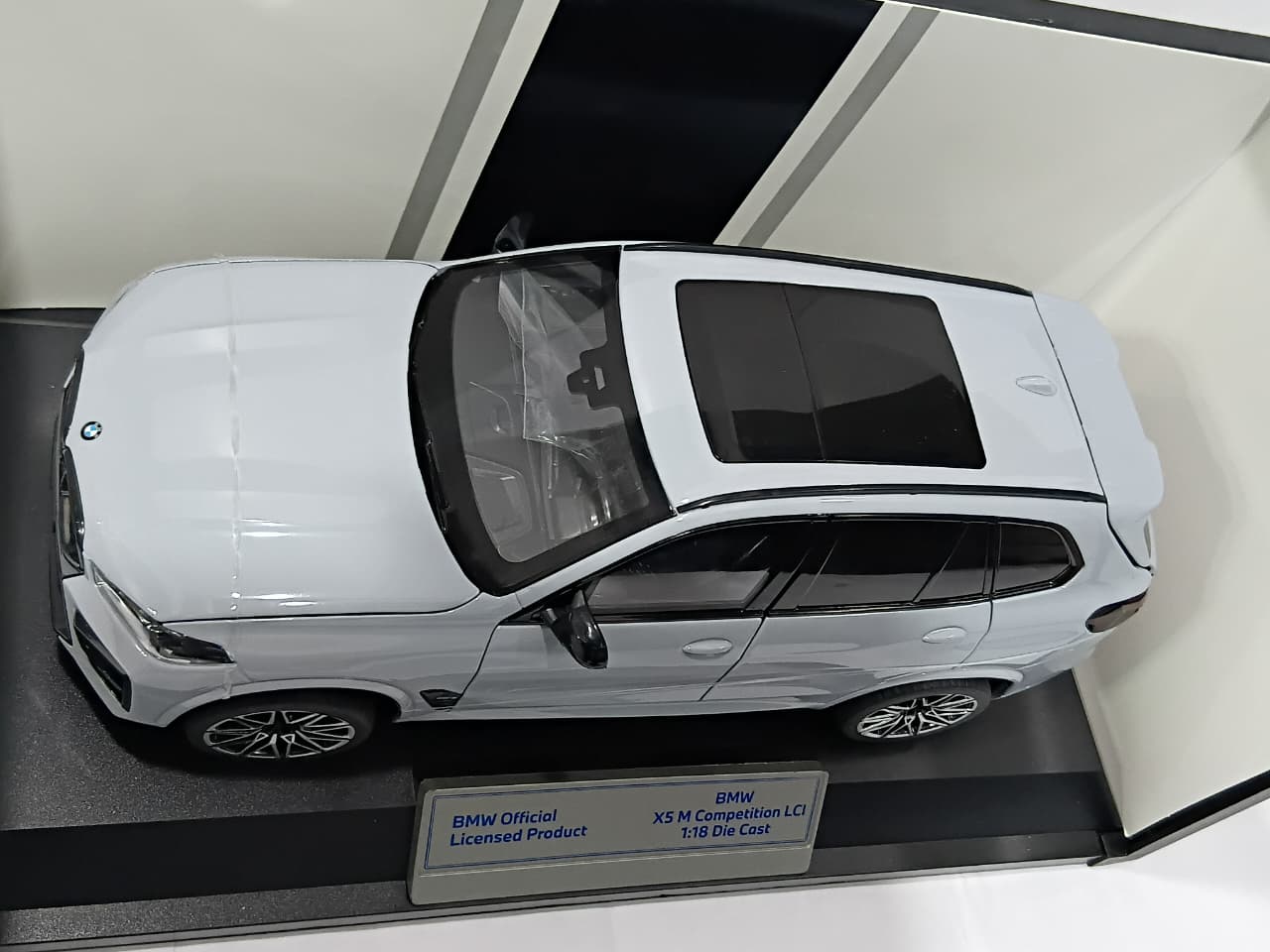 BMW X5 M H1262 COMPETITION LCI 1:18 OPENING DOORS DIE-CAST LIGHT GRAY