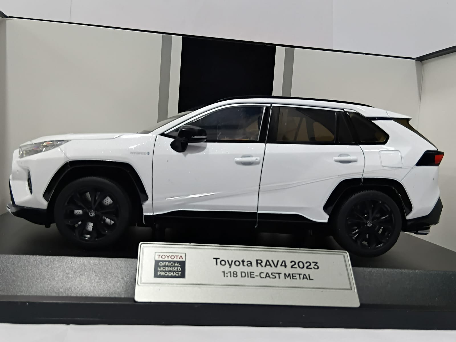 TOYOTA H1062 RAV4 2023 1:18 OPENING DOORS DIE-CAST METAL MODEL WHITE