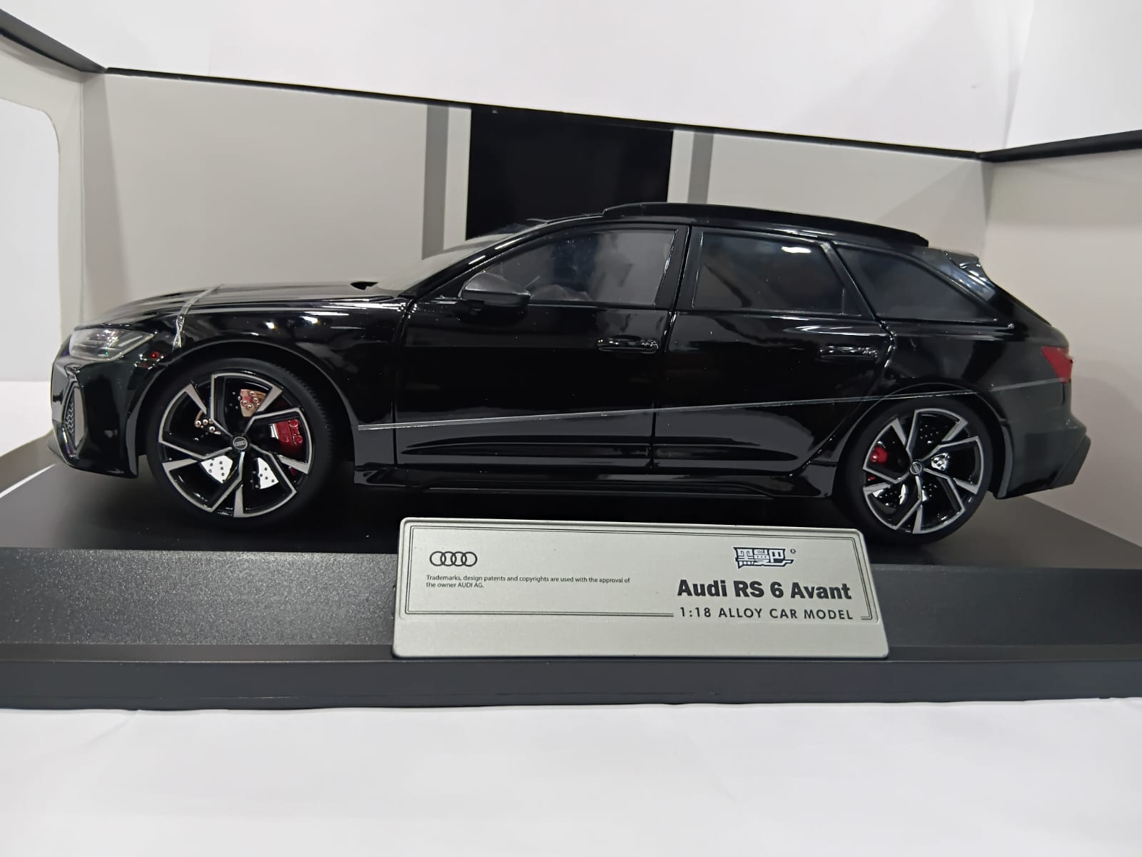 AUDI RS 6 H1152 AVANT 1:18 OPENING DOORS AND LED LIGHT WITH SOUND FUNCTION DIE-CAST MODEL BLACK
