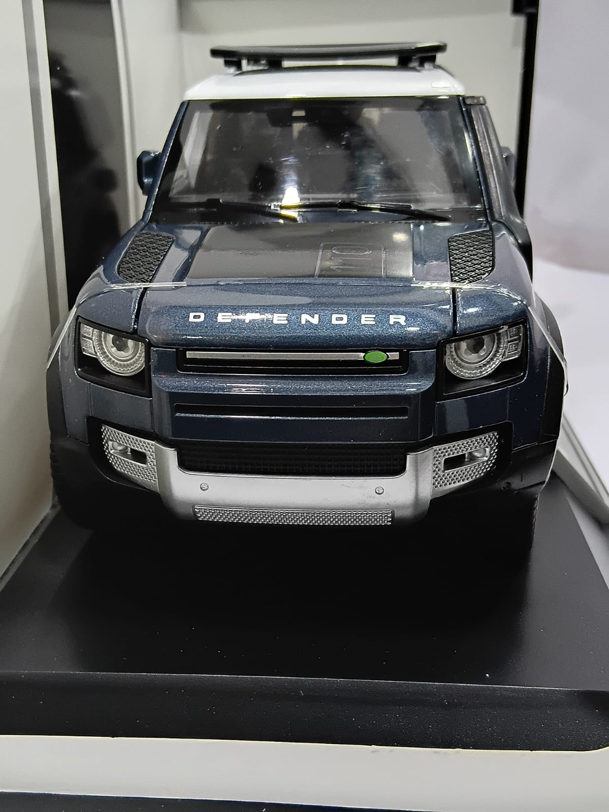 LAND ROVER DEFENDER 110 Q1002A 1:18 OPENING DOORS AND LED LIGHT WITH SOUND FUNCTION DIE-CAST MODEL DARK BLUE