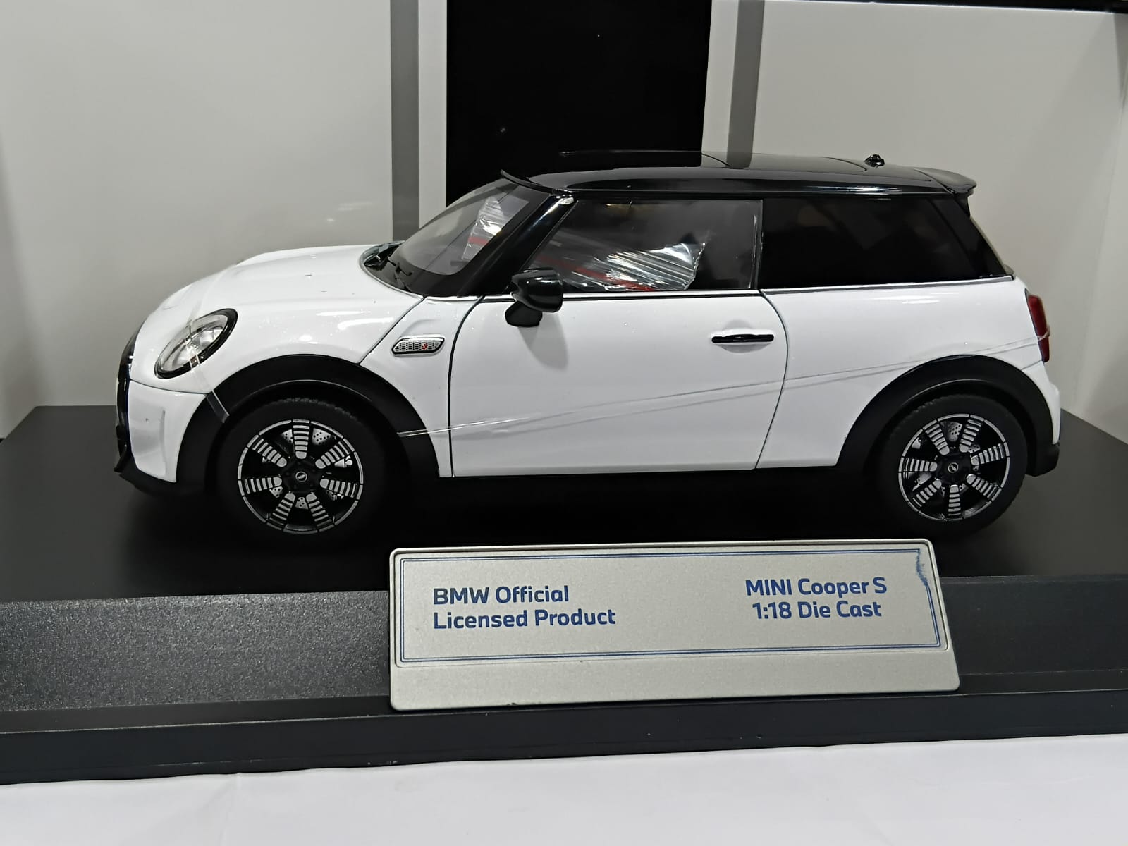 MINI COOPER S H1272 3-DOOR 1:18 OPENING DOORS DIE-CAST MODEL WHITE