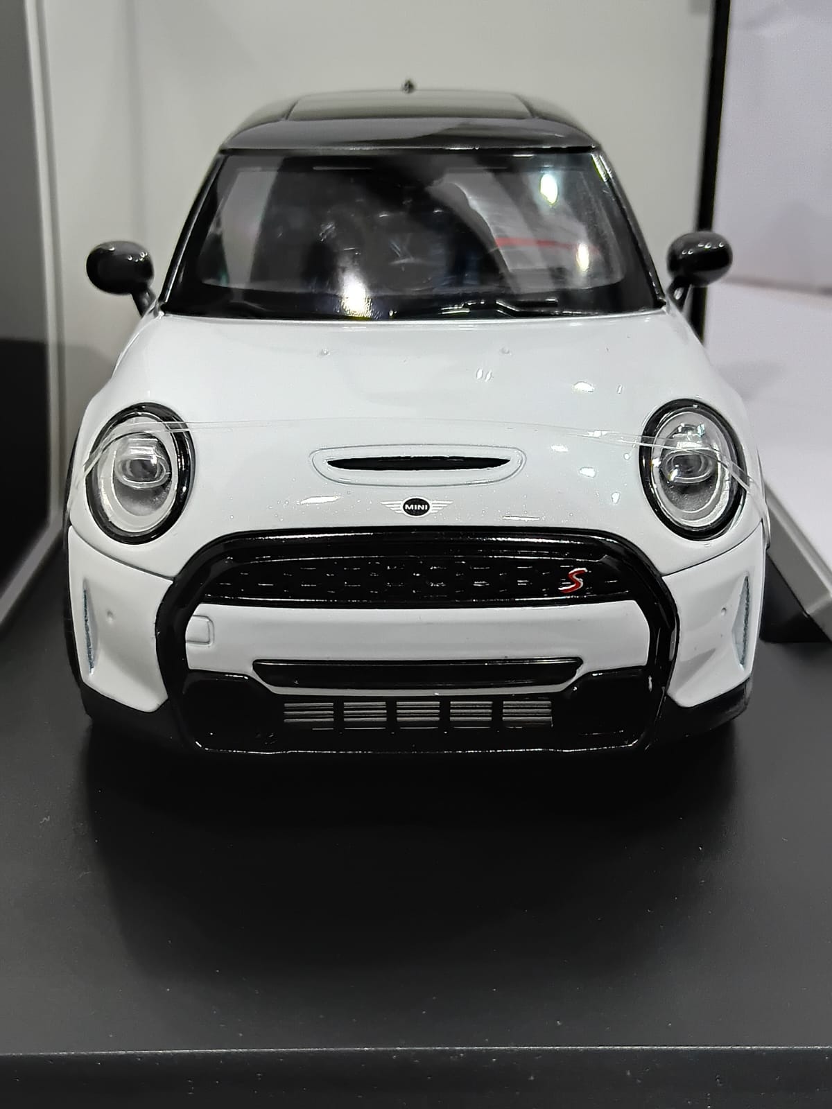 MINI COOPER S H1272 3-DOOR 1:18 OPENING DOORS DIE-CAST MODEL WHITE