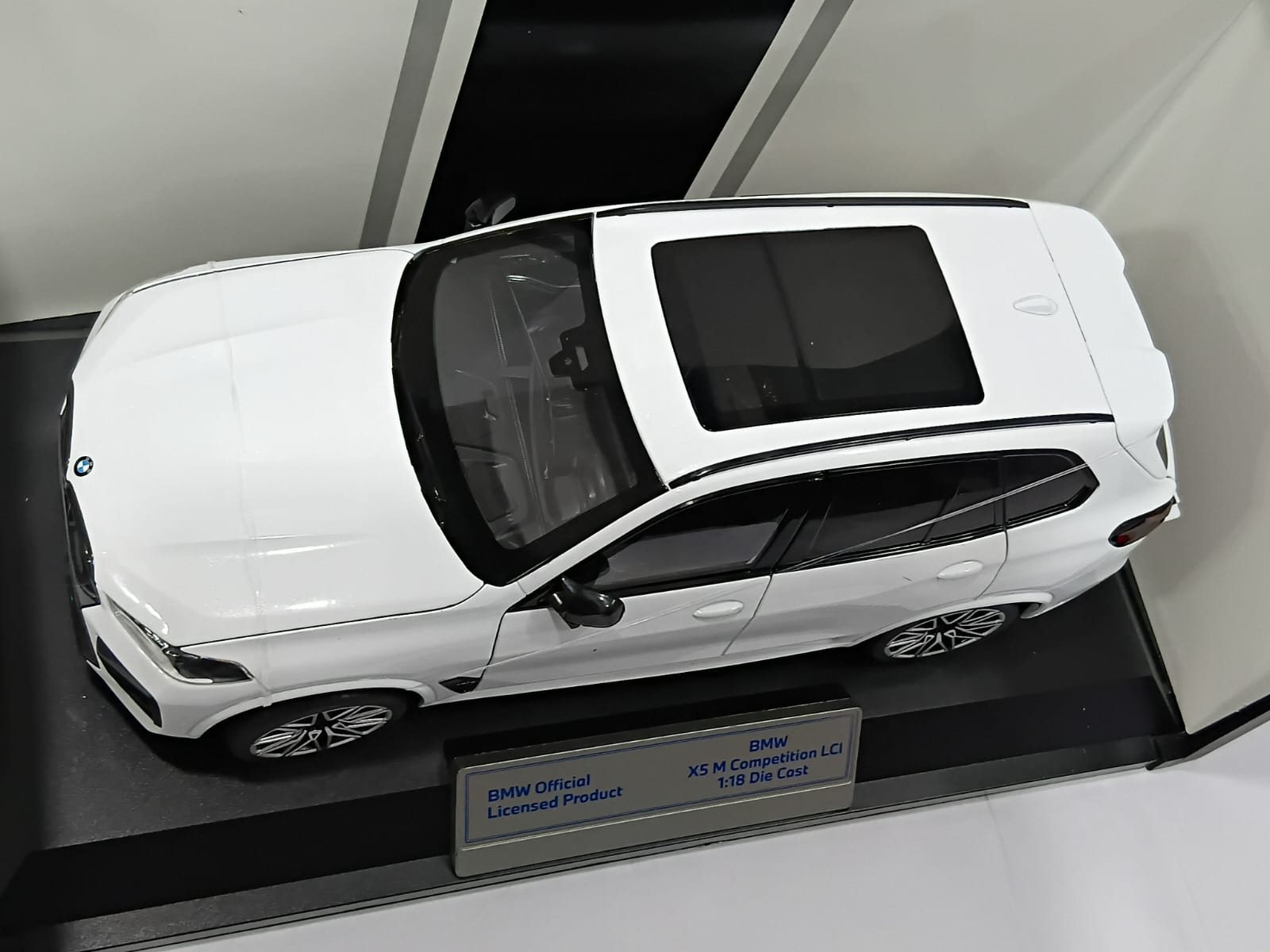 BMW X5 M H1262 COMPETITION LCI 1:18 OPENING DOORS DIE-CAST WHITE