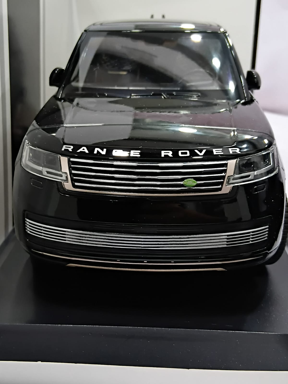 LAND ROVER Q1005A RANGE ROVER SV 2022 1:18 OPENING DOORS AND LED LIGHT WITH SOUND FUNCTION DIE-CAST MODEL BLACK