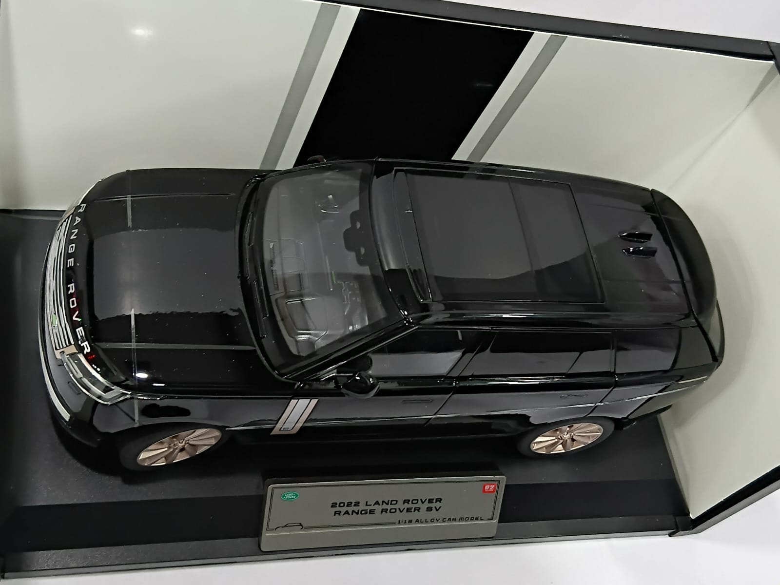 LAND ROVER Q1005A RANGE ROVER SV 2022 1:18 OPENING DOORS AND LED LIGHT WITH SOUND FUNCTION DIE-CAST MODEL BLACK