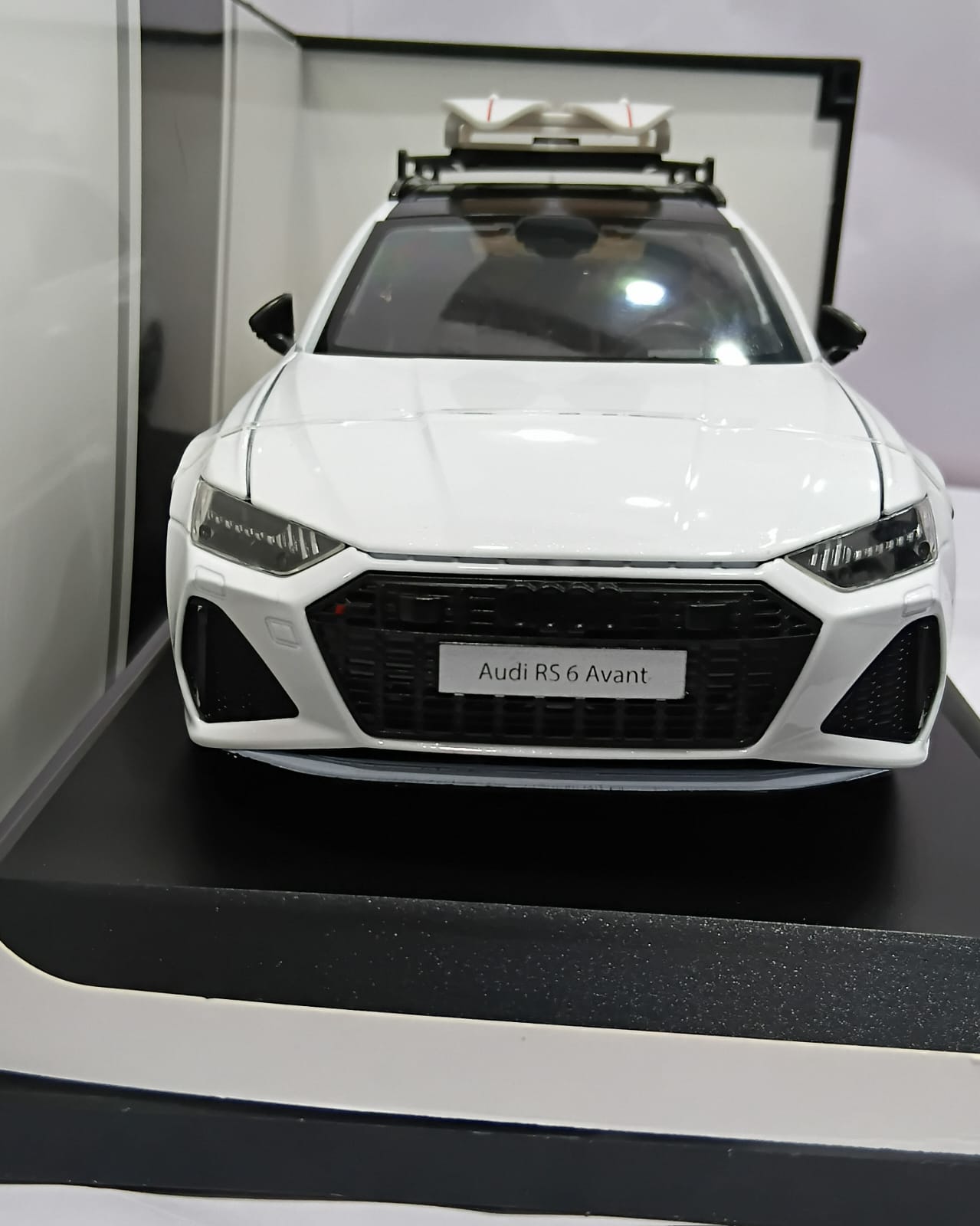 AUDI RS 6 H1152 AVANT 1:18 OPENING DOORS AND LED LIGHT WITH SOUND FUNCTION DIE-CAST MODEL WHITE