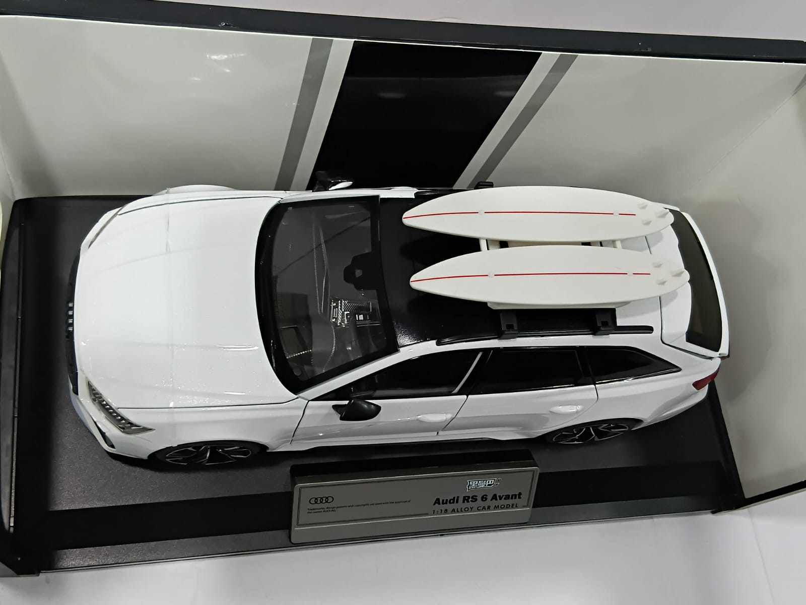 AUDI RS 6 H1152 AVANT 1:18 OPENING DOORS AND LED LIGHT WITH SOUND FUNCTION DIE-CAST MODEL WHITE