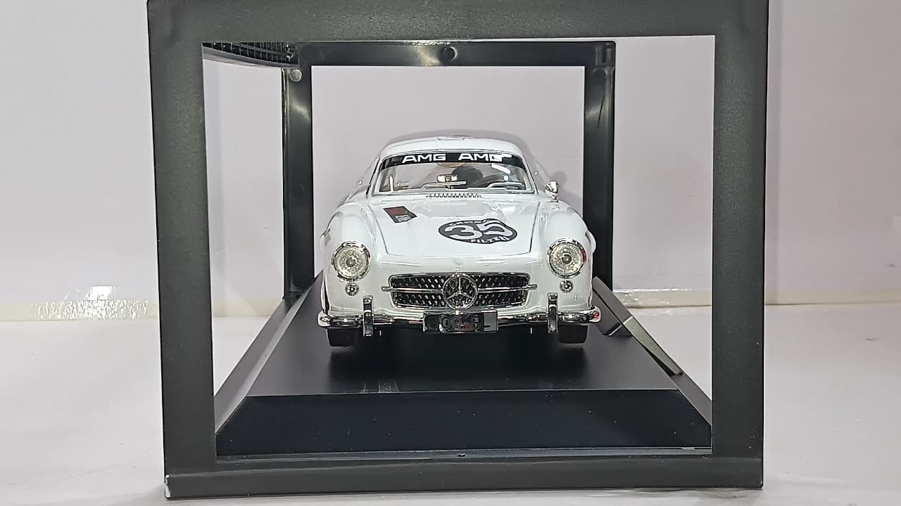 ALLOY CAR MERCEDES-BENZ 300SL AMG 35 1:18 OPENING DOORS AND LIGHT WITH SOUND FUNCTION DIE-CAST MODEL WHITE