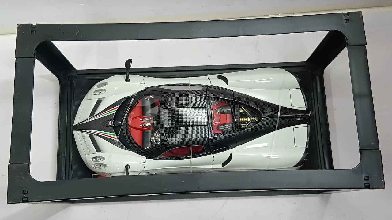 CHE ZHI CZ1809B PAGANI HUARYA 1:18 DIE-CAST SIMULATION SOUND AND LIGHT PULL BACK SERIES WHITE