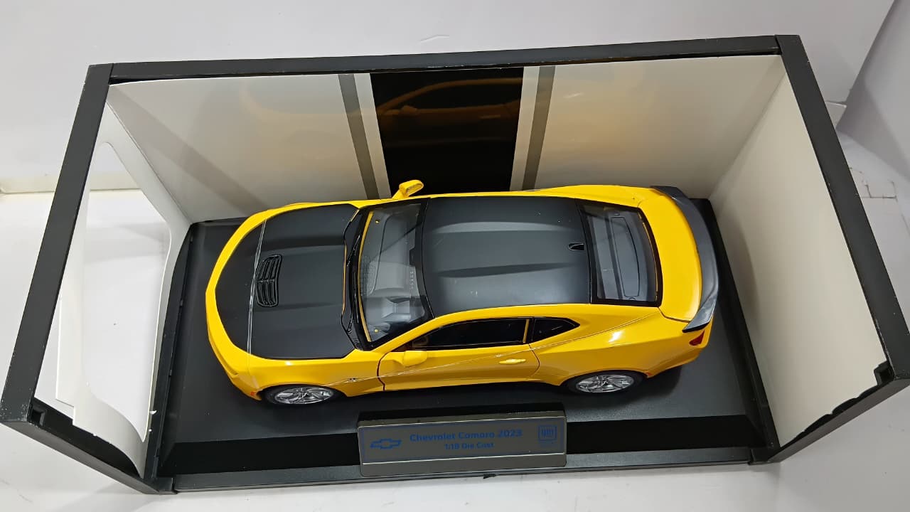 CHEVROLET CAMARO 2023 H1222 1:18 OPENING DOORS DIE-CAST MODEL YELLOW