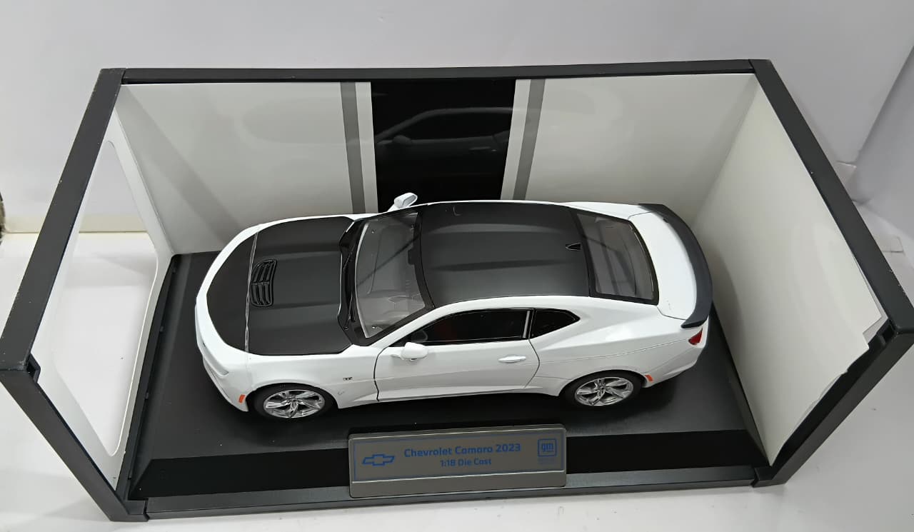 CHEVROLET CAMARO 2023 H1222 1:18 OPENING DOORS DIE-CAST MODEL WHITE
