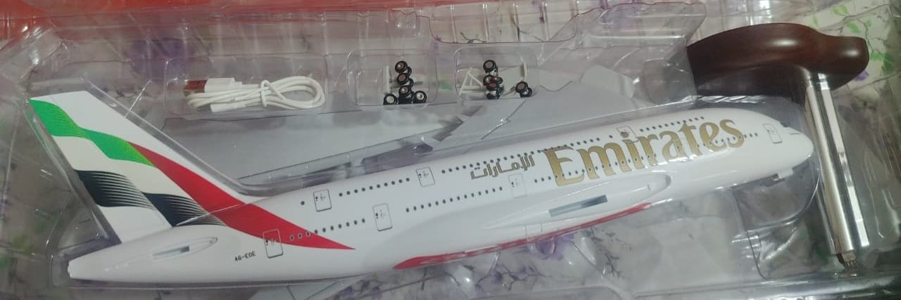 AIRPLANE DIECAST METAL FLY EMIRATES A380 45CM