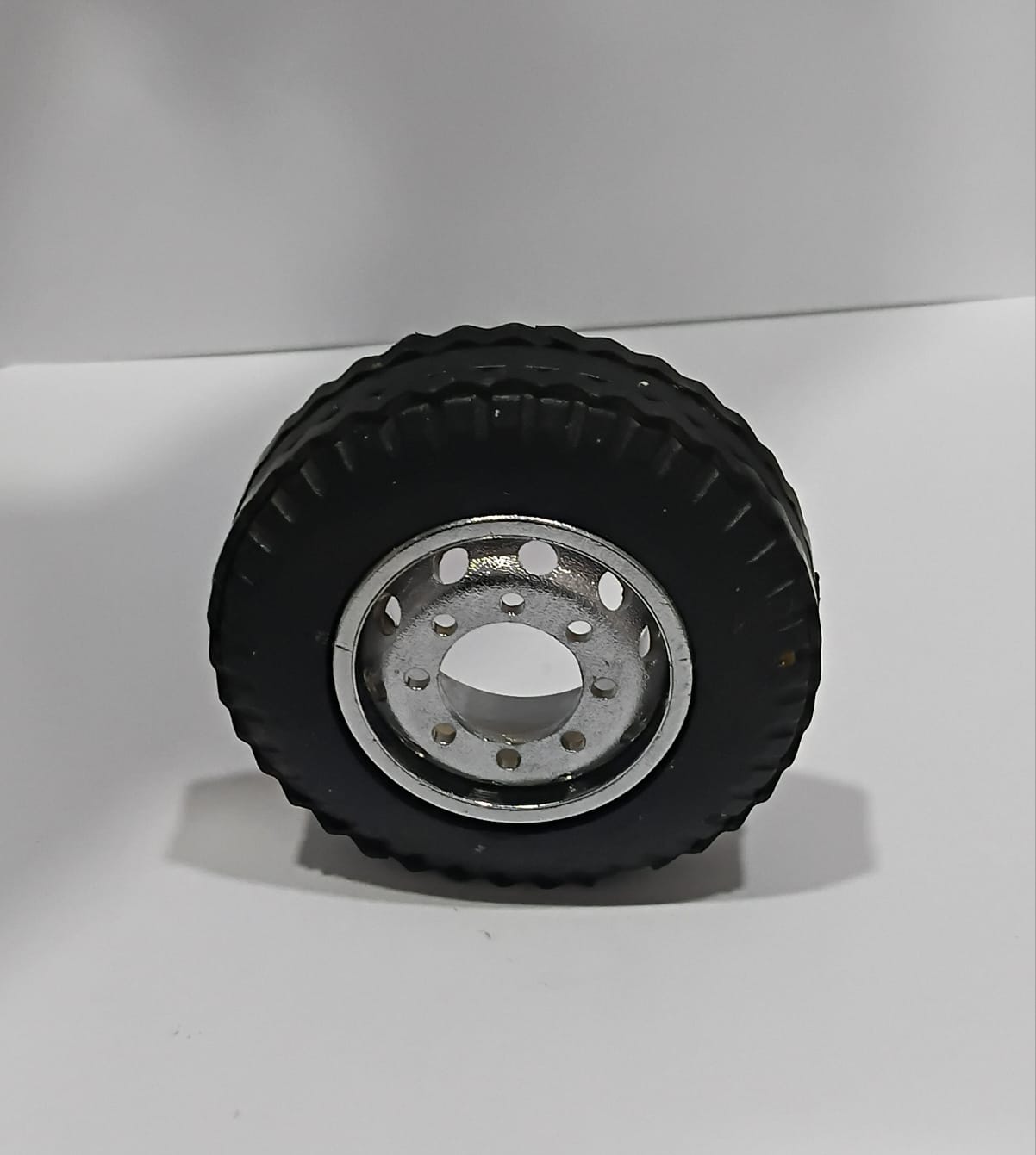 RC TRUCK RUBBER TYRE WITH DISK