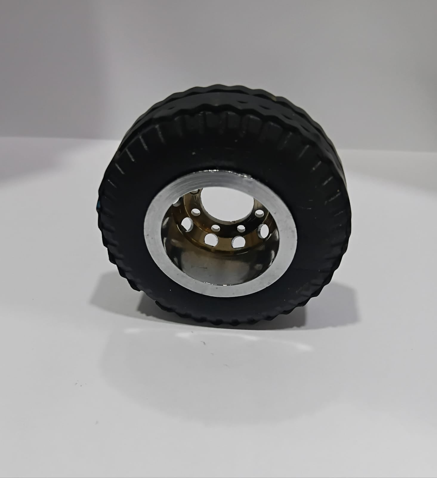 RC TRUCK RUBBER TYRE WITH DISK