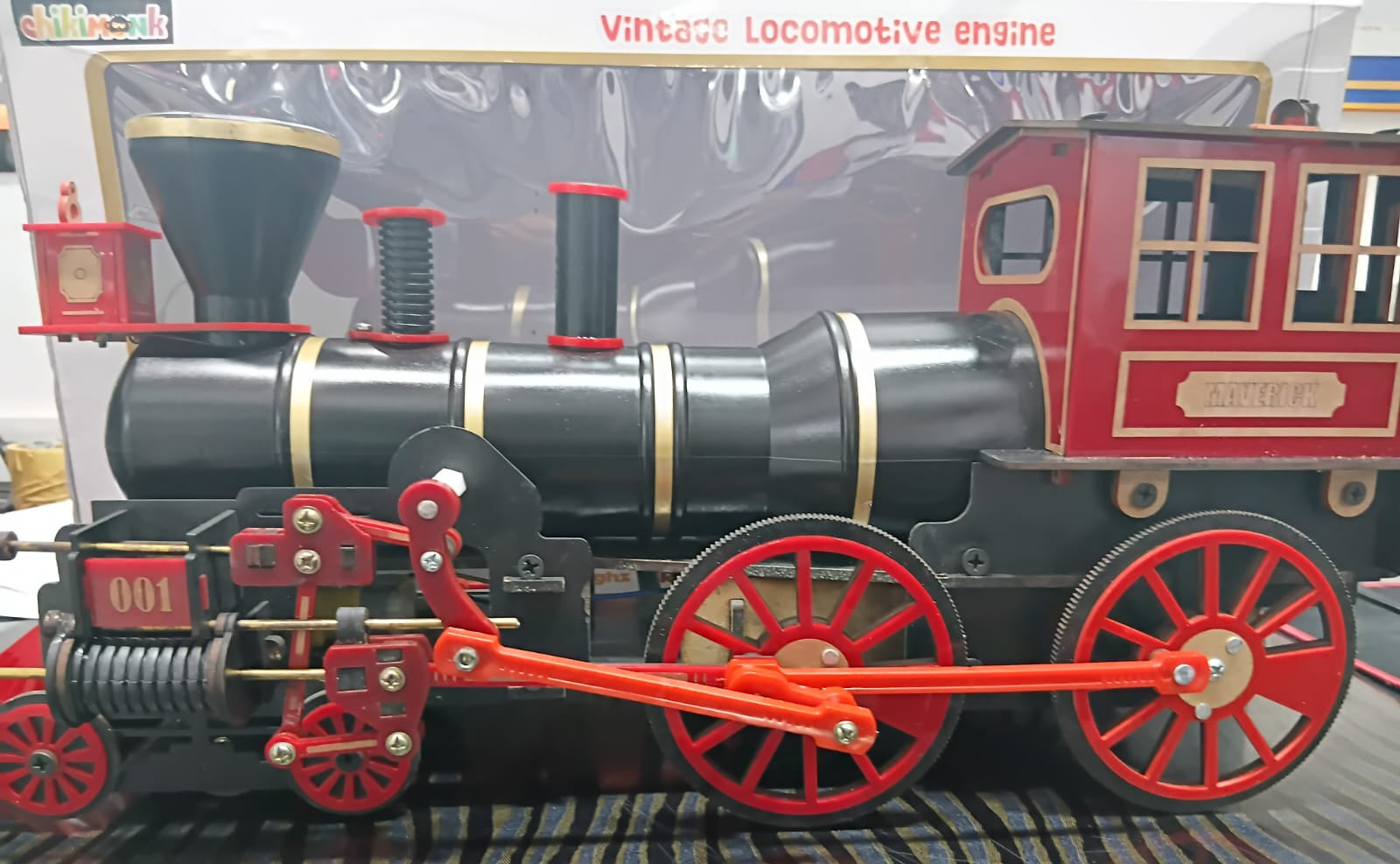 HANDMADE WOODEN MODEL OF VINTAGE GUARD VAN WITH R/C VINTAGE STYLE LOCOMOTIVE ENGINE 2.4GHZ