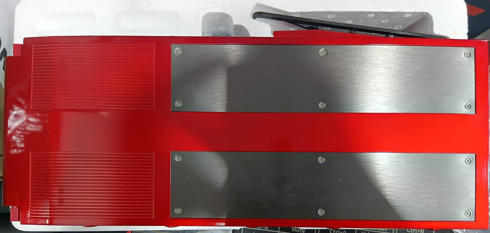 HUINA 1501 1/18 SCANIA 770 S V8 TRUCK RED AND 1502 1:18 PROFESSIONAL R/C PLATFORM SEMITRAILER RED