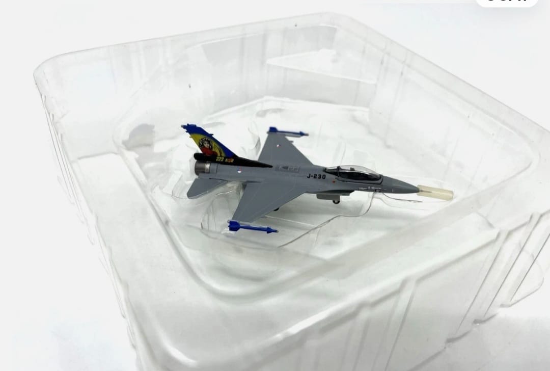 AIRPLANE DIECAST F-16LB/D M SERIES SCALE 1/200