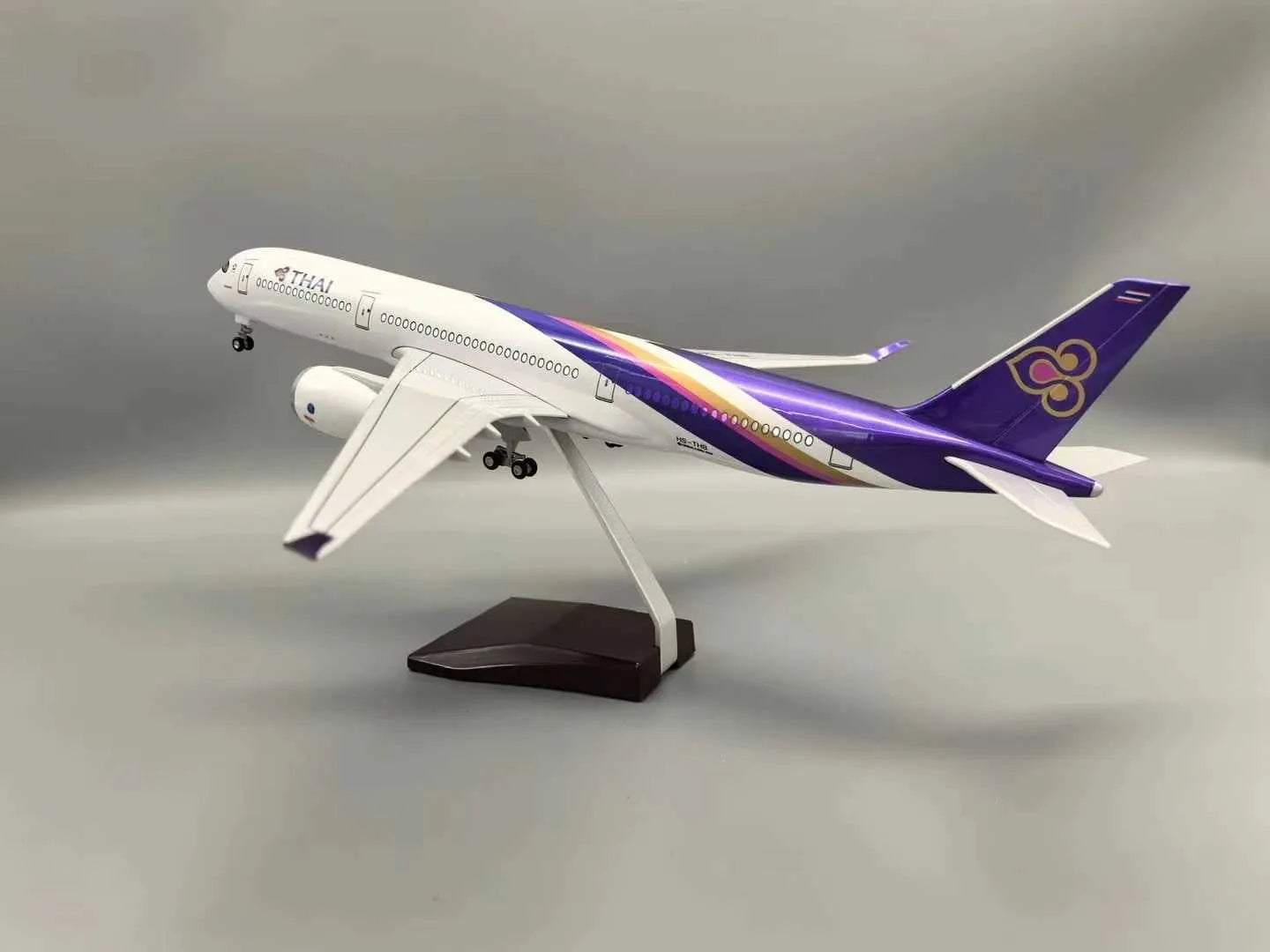 AIRPLANE DIECAST THAI HS-THB AIRBUS A350-900 WITH LED LIGHT DISPLAY 47CM