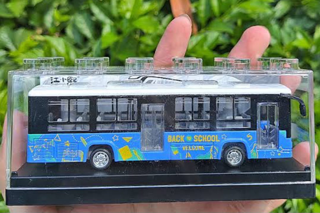 DIECAST MODEL 1/64 TRAVEL BUS