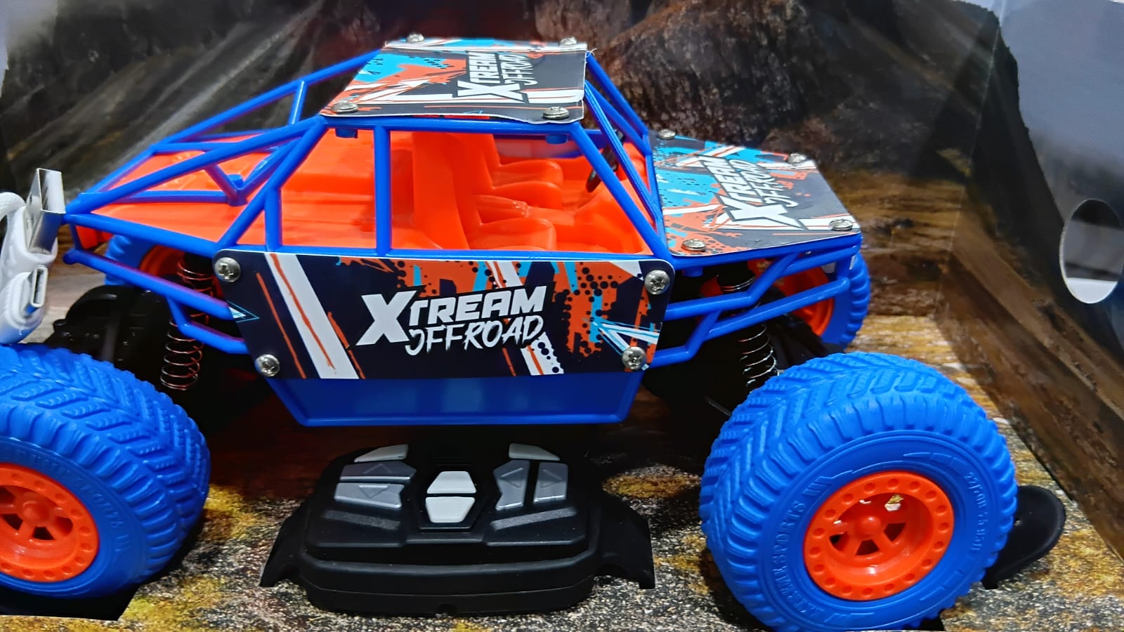 MIRANA DUSTER WATCH REMOTE 2WD, SCALE 1:20, ALL TERRAIN VEHICLE  2.4 GHZ RANGE, 1200 MAH BATTERY, C-TYPE RECHARGEABLE BATTERY, 1.5*POWERFULL BOOST (ORANGE BLUE)