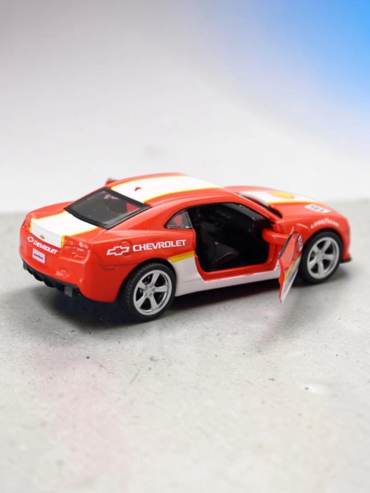 CCA 1:43 CHEVROLET CAMARO SS DIECAST MODEL 67026E CAR