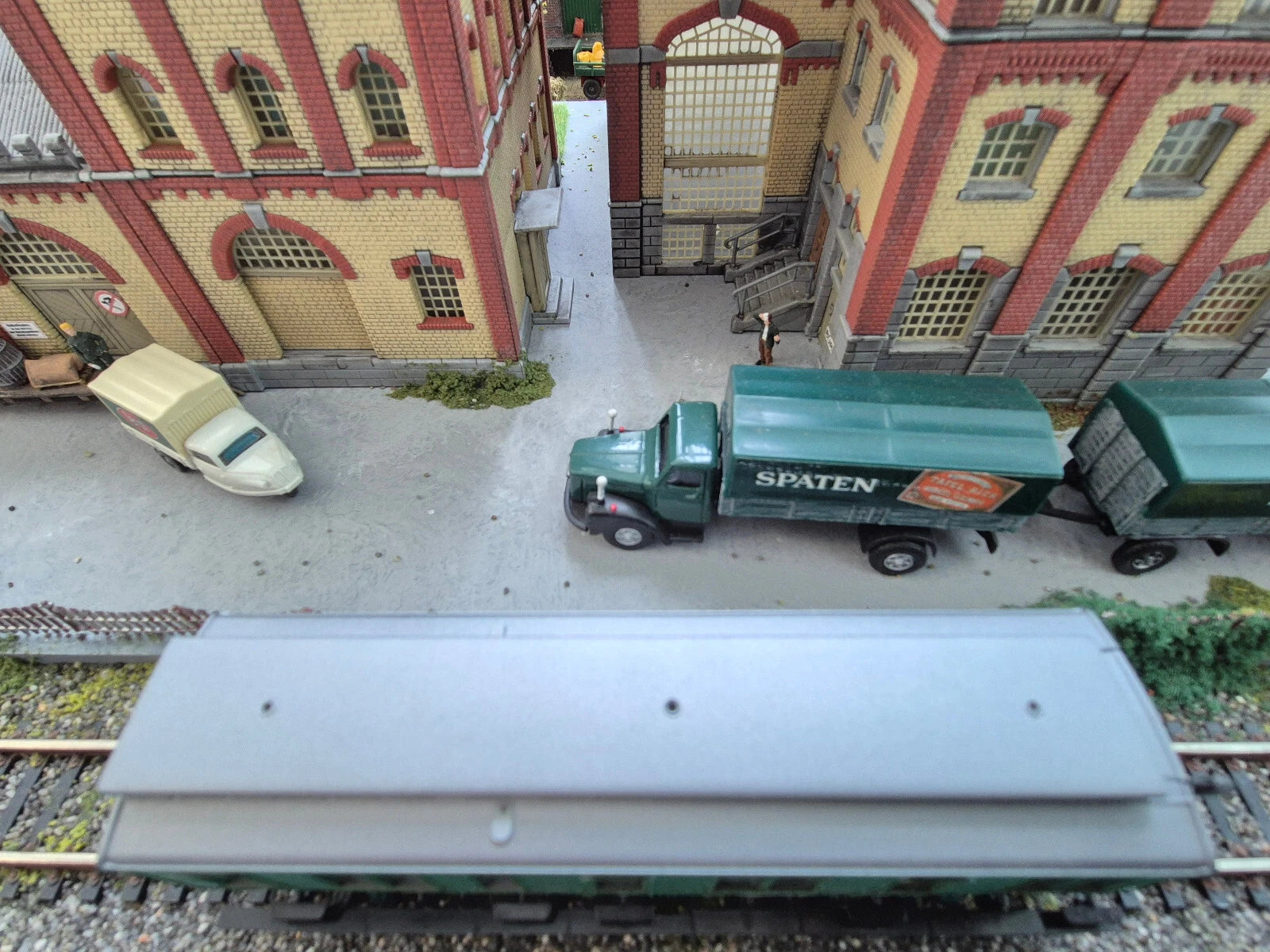 ROCO HO 44221A / 44512 PASSENGER TRAIN CAR 53891