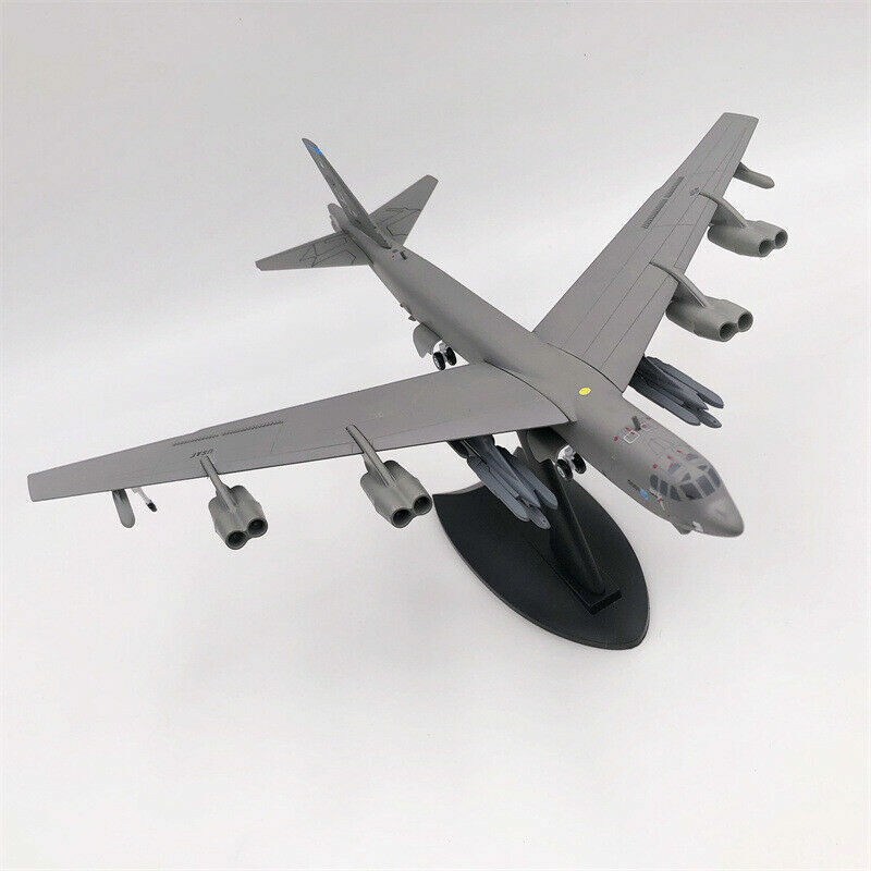 DIE CAST AIRPLANE MODEL B-52H STRATOFORTRESS 1/200