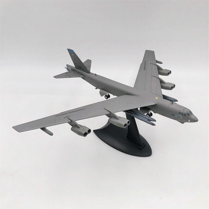 DIE CAST AIRPLANE MODEL B-52H STRATOFORTRESS 1/200