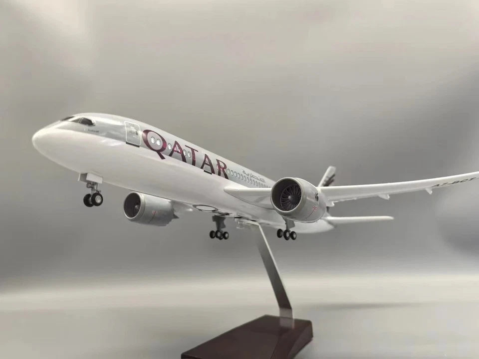 AIRPLANE DIECAST QATAR A7-BCT BOEING 787-9 DREAMLINER WITH LED LIGHT DISPLAY 47CM