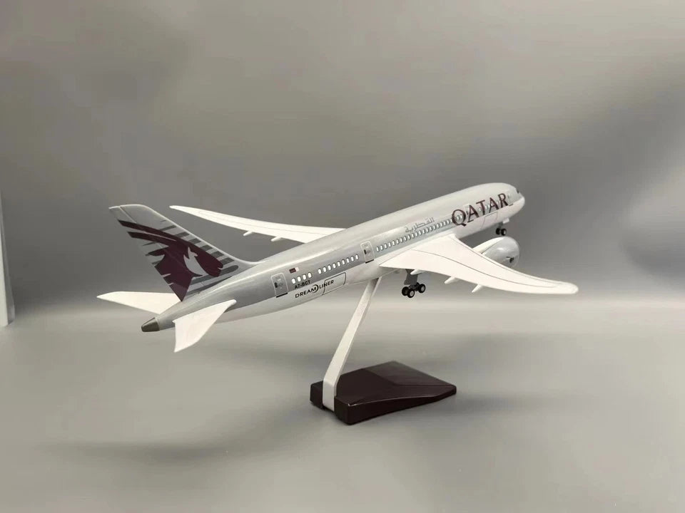 AIRPLANE DIECAST QATAR A7-BCT BOEING 787-9 DREAMLINER WITH LED LIGHT DISPLAY 47CM