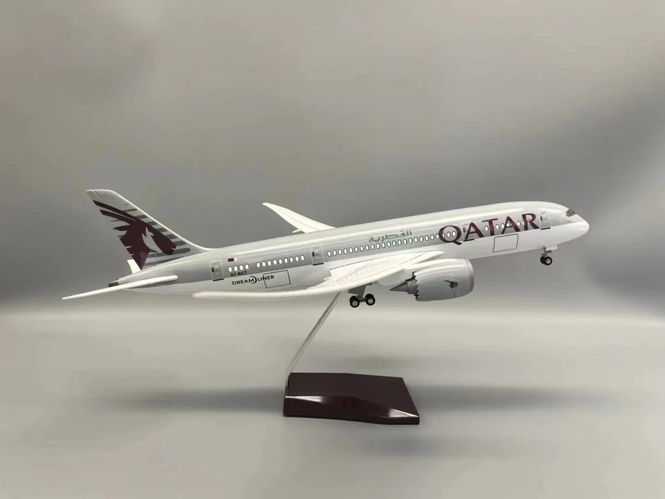 AIRPLANE DIECAST QATAR A7-BCT BOEING 787-9 DREAMLINER WITH LED LIGHT DISPLAY 47CM