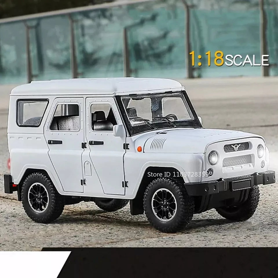 UAZ HUNTER 1:18 DIECAST MODEL SR-1815B PULL BACK ALLOY WITH SOUND & LIGHT